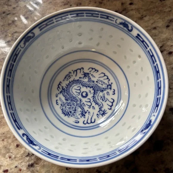 Blue and White Porcelain Small Bowl with a dragon - Picture 2 of 5